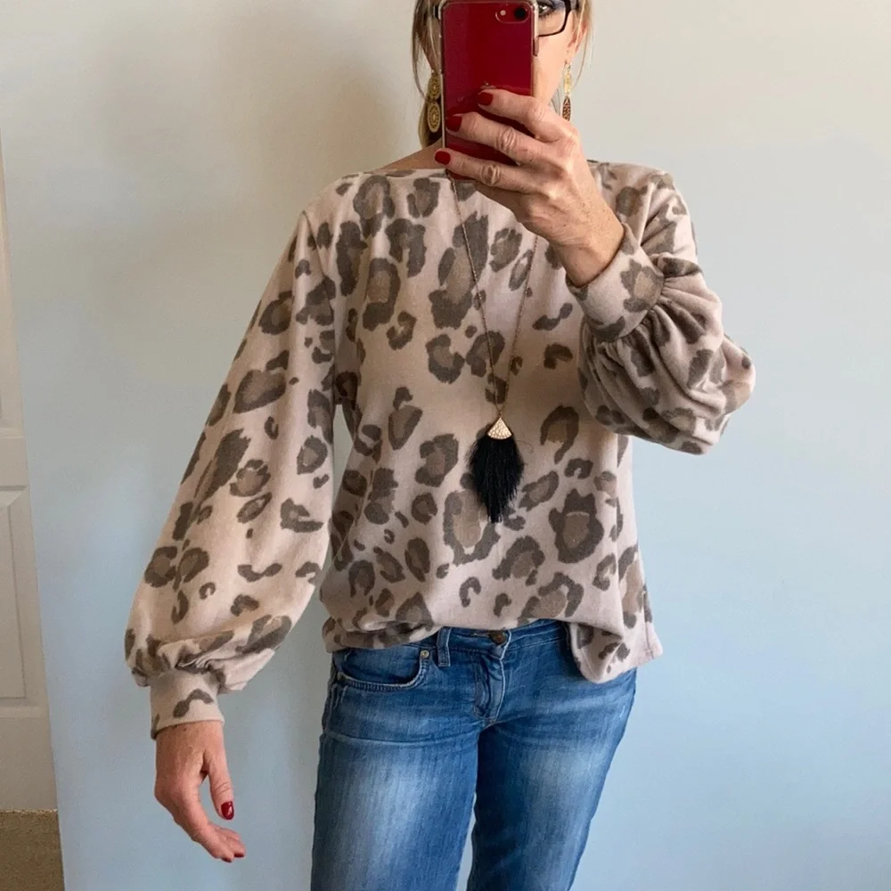 Leopard Print Brushed Hacci Top - Picture 4 of 7